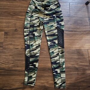 Camouflage Leggings with Mesh Detail